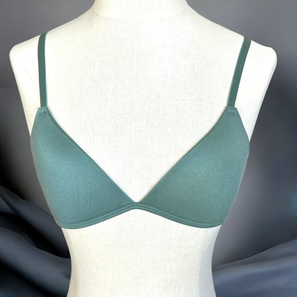 Simons Other - 💰 5 FOR $40 / NU BY SIMONS ARMY GREEN WIRELESS LIGHTLY PADDED BRA (SZ SM) (NWT)